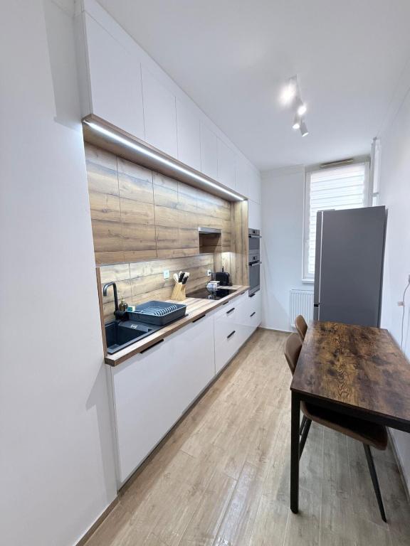 Sarah Doe Apartman – Konyha teljes látképe
